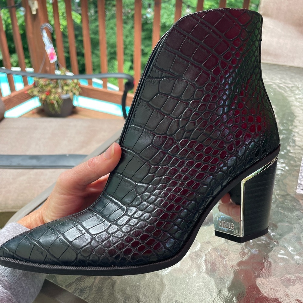New- Gorgeous Rare Black Slit Snakeskin Sam Edelman Circus Boot